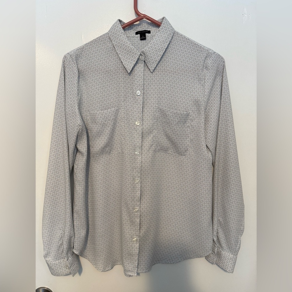 Ann Taylor Women’s White Geometric Button Down Shirt